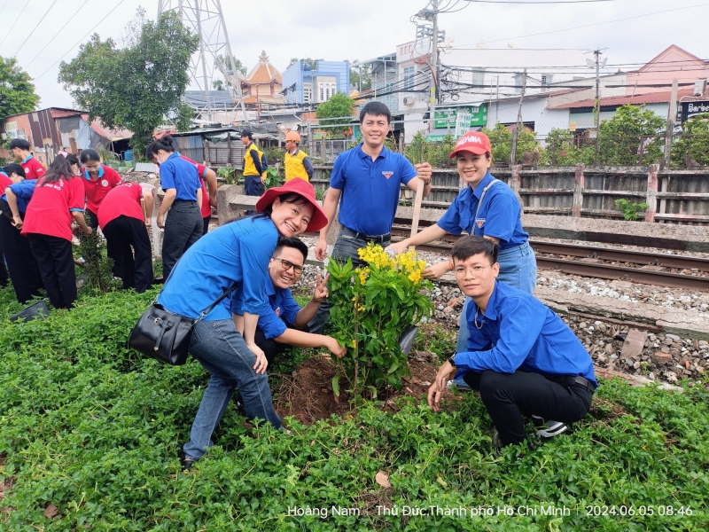 PHÁT ĐỘNG PHONG TRÀO "ĐƯỜNG TÀU - ĐƯỜNG HOA' TẠI KHU VỰC SÀI GÒN - BÌNH DƯƠNG